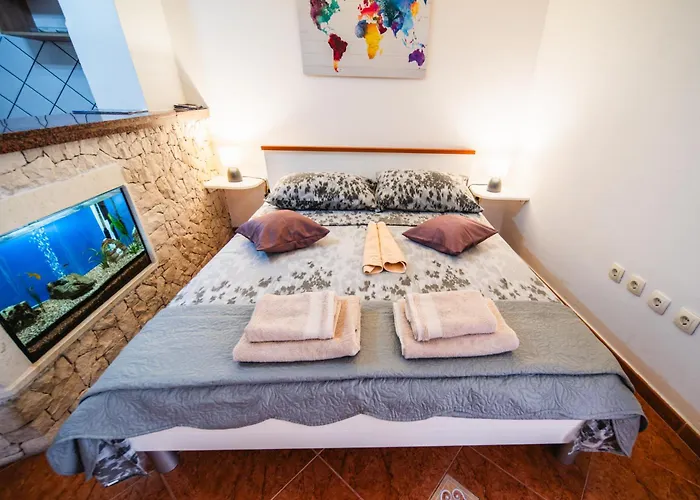 M & J Central Suites